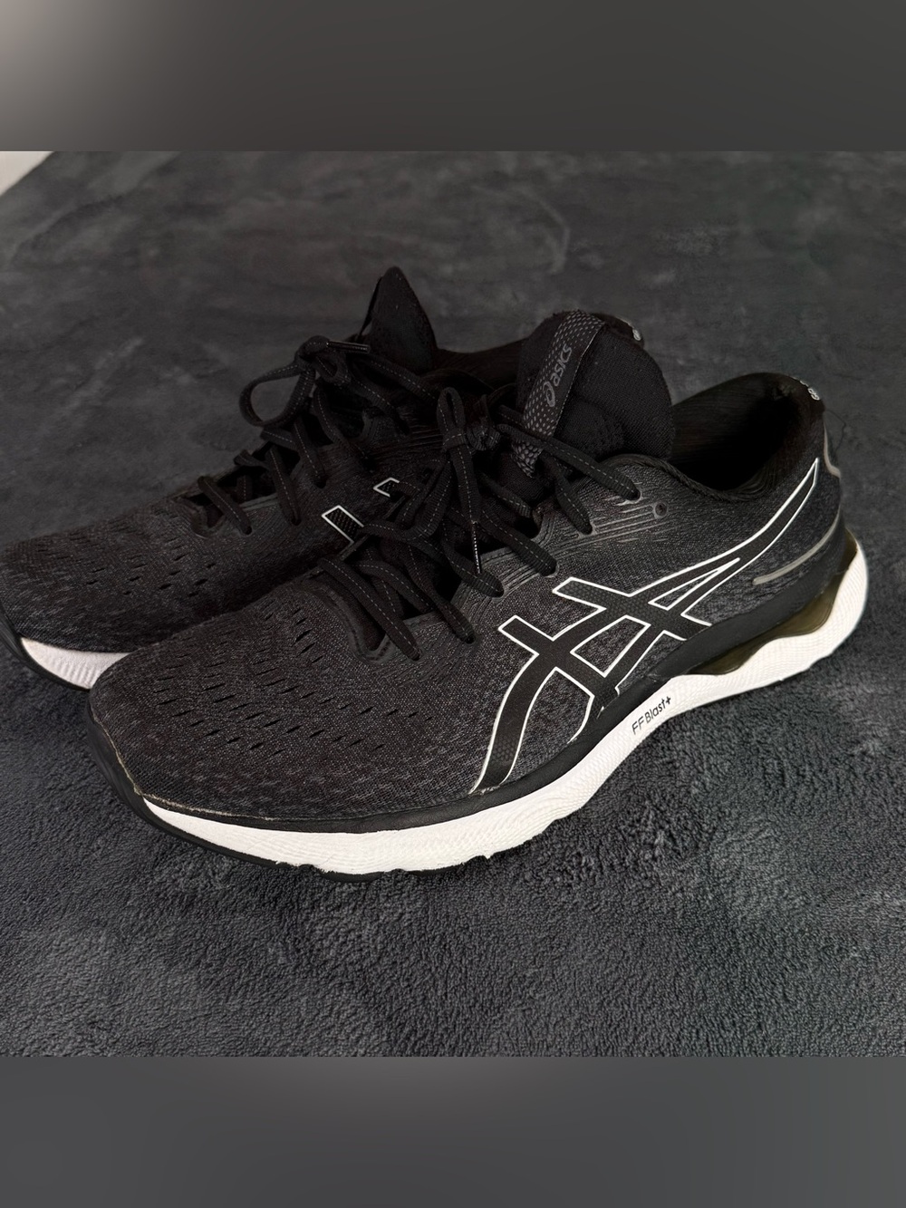 ASICS Men's Nimbus 24 Black with White Accents Running Shoes size 11.5 wide